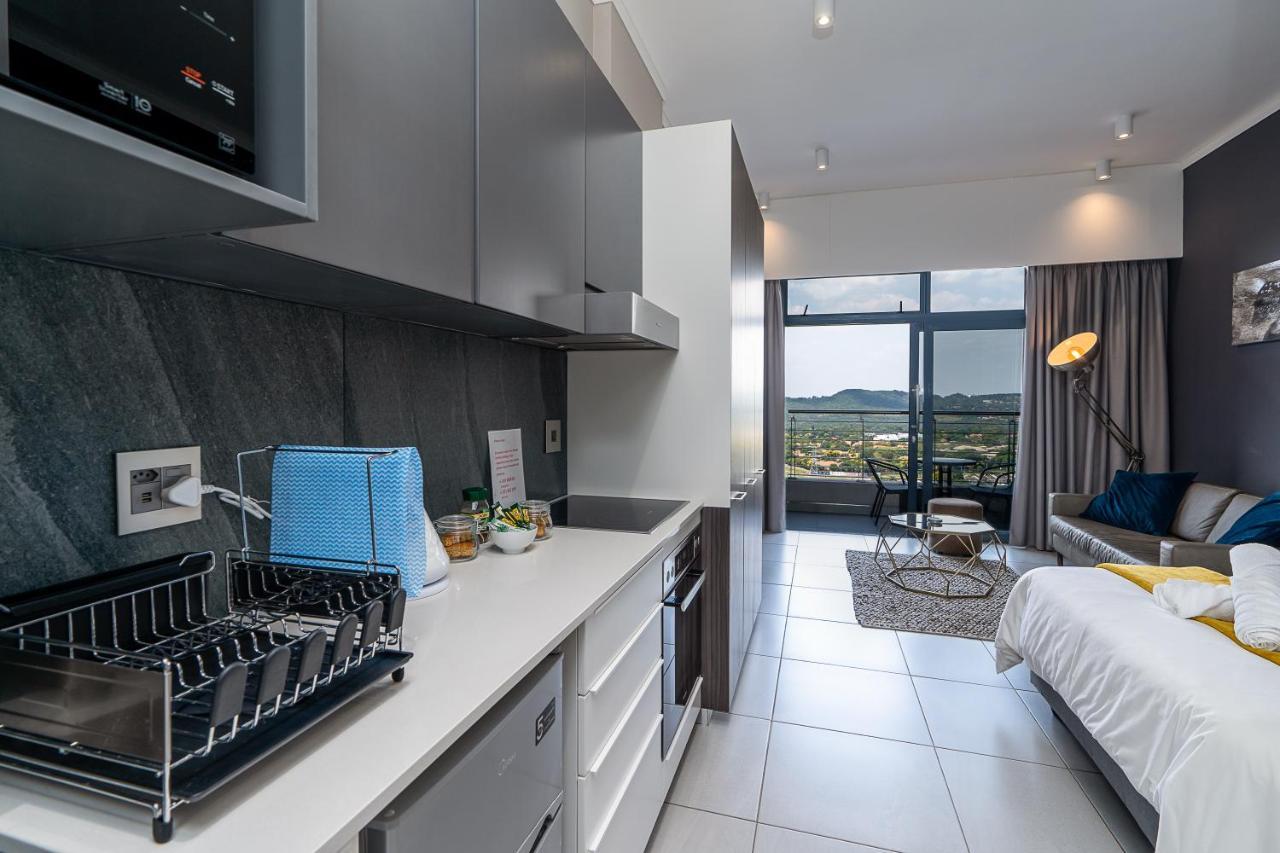 Top Floor Menlyn Maine Studio Apartment With Stunning Views & No Load Shedding Pretoria-Noord Exterior foto