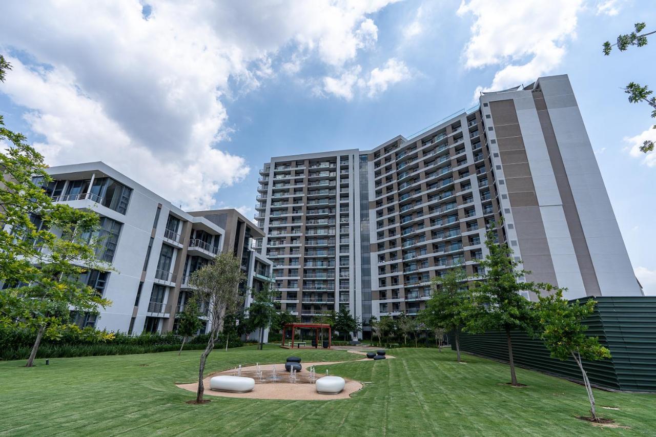 Top Floor Menlyn Maine Studio Apartment With Stunning Views & No Load Shedding Pretoria-Noord Exterior foto